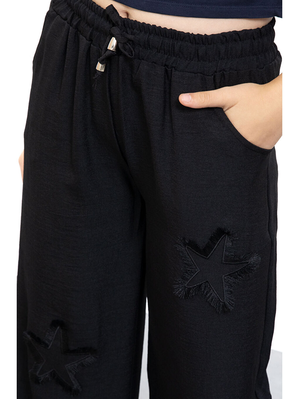 Siyah Yıldız Nakışlı Geniş Paça Rahat Kumaş Kız Çocuk Pantolon 21146-2