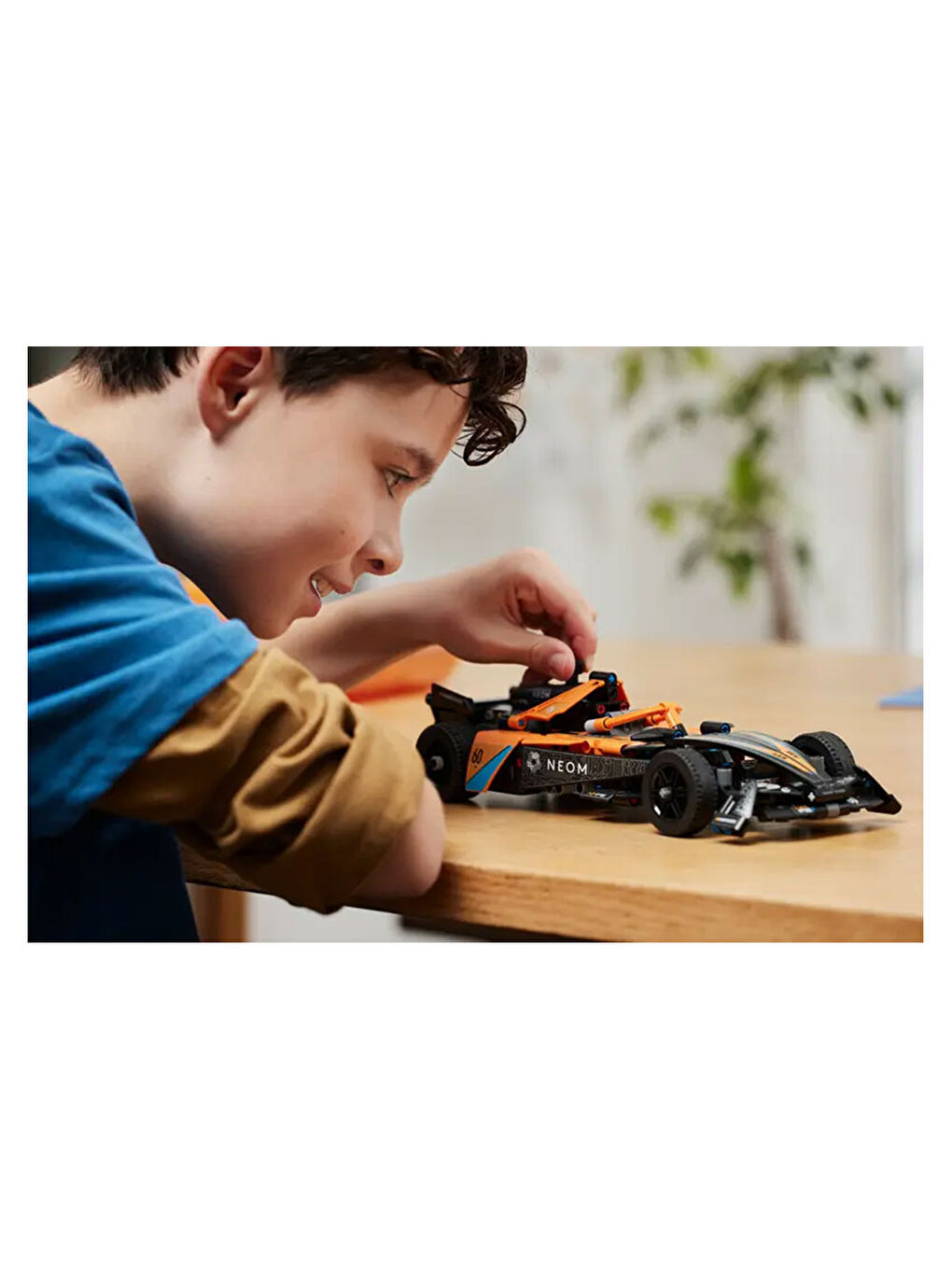 Lego Technic NEOM McLaren Formula E Yarış Arabası 42169 - 5