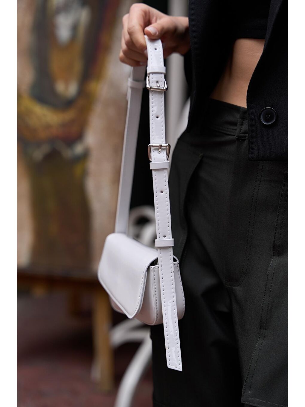 Mia Asimetrik Kesimli Kol Çantası Beyaz Rugan-4