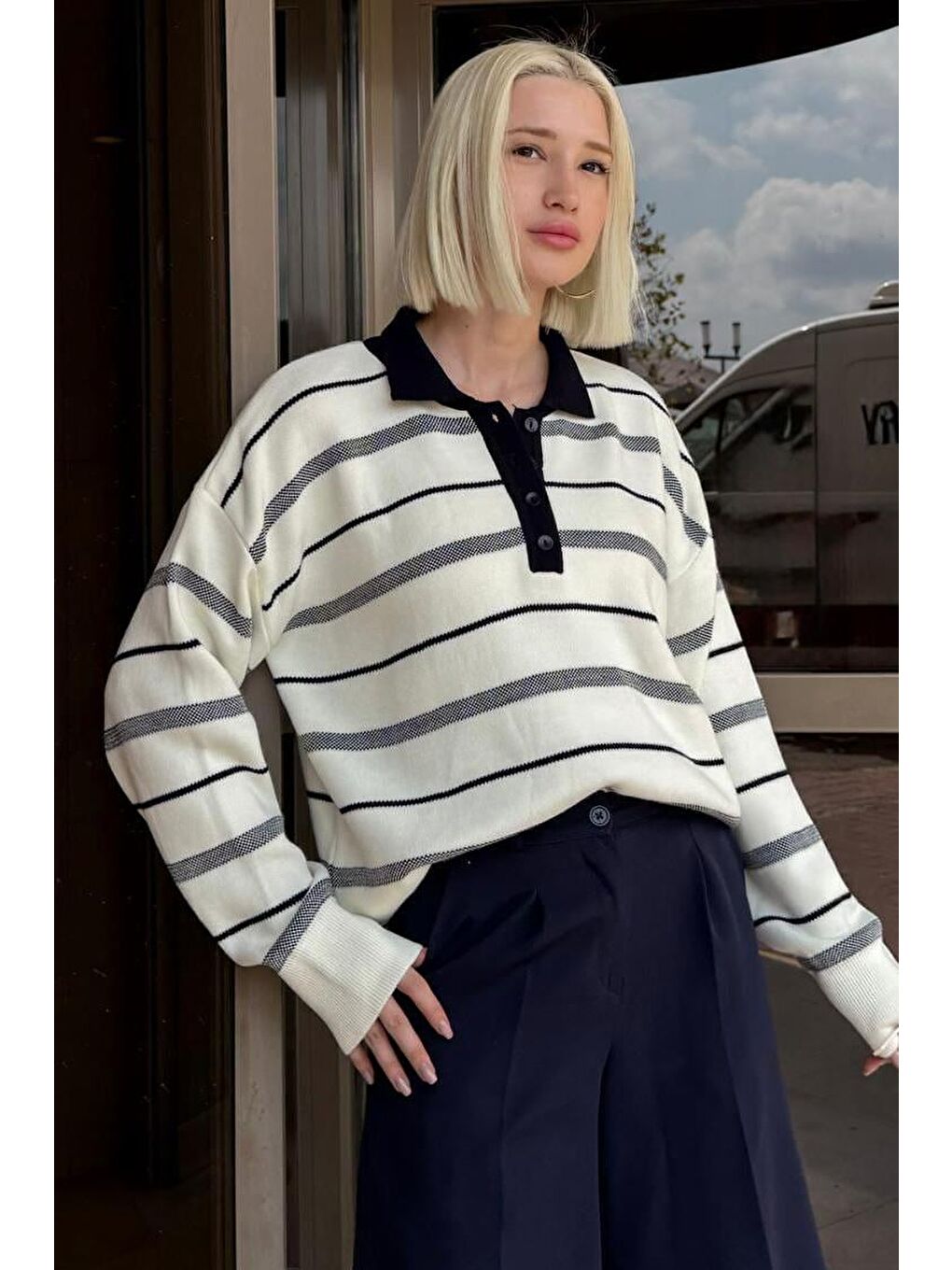 Beyaz Kemik Rengi Çizgili Polo Yaka Kadın Kazak Mg2476