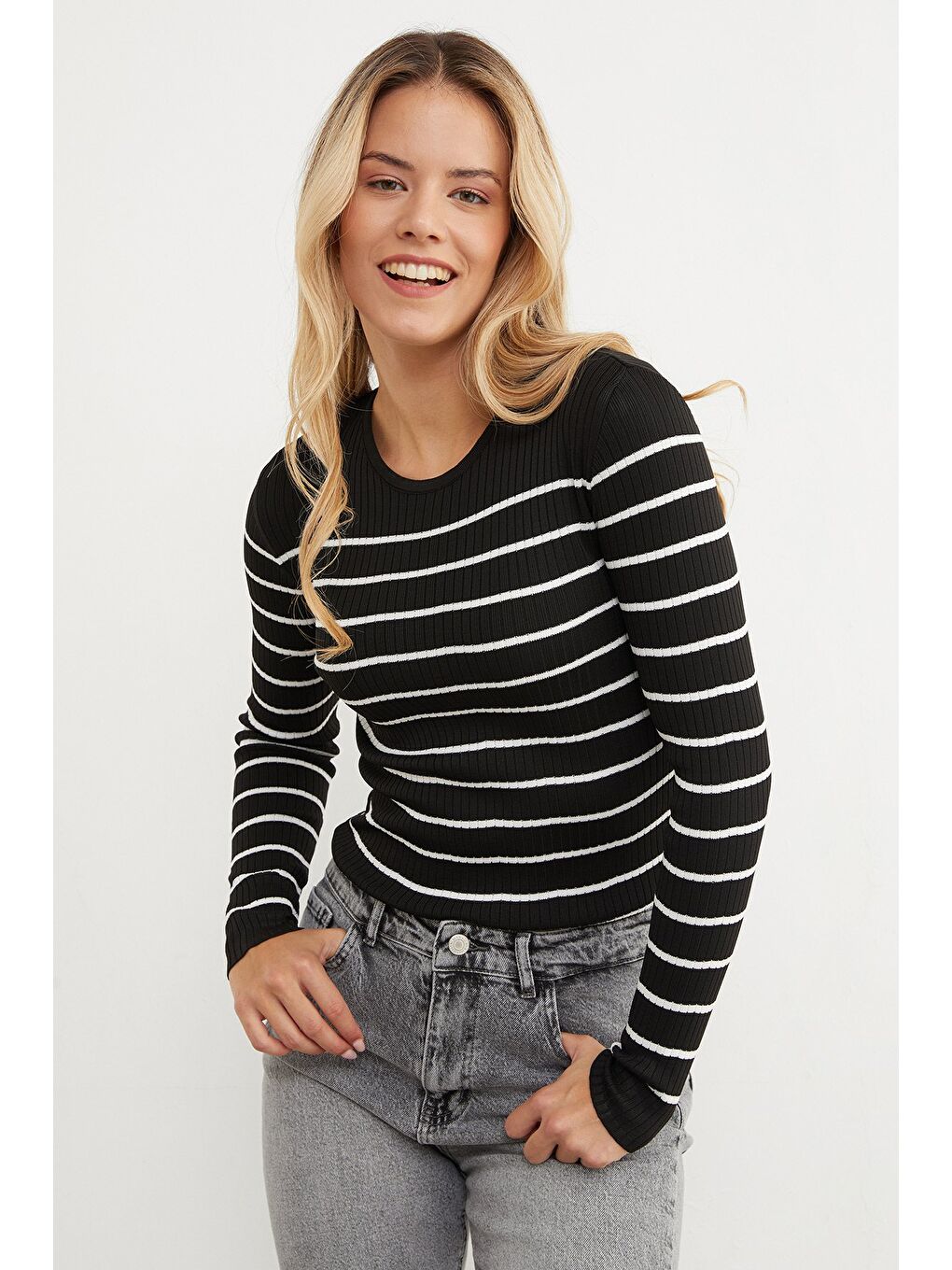 Siyah Fitilli Çizgili Triko Kazak-1