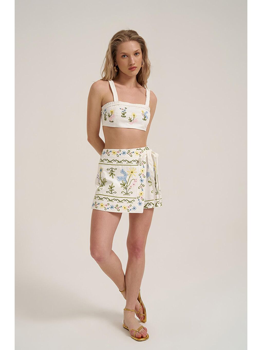Çiçek Nakış Detaylı Bağlamalı Şort Etek Ekru-1