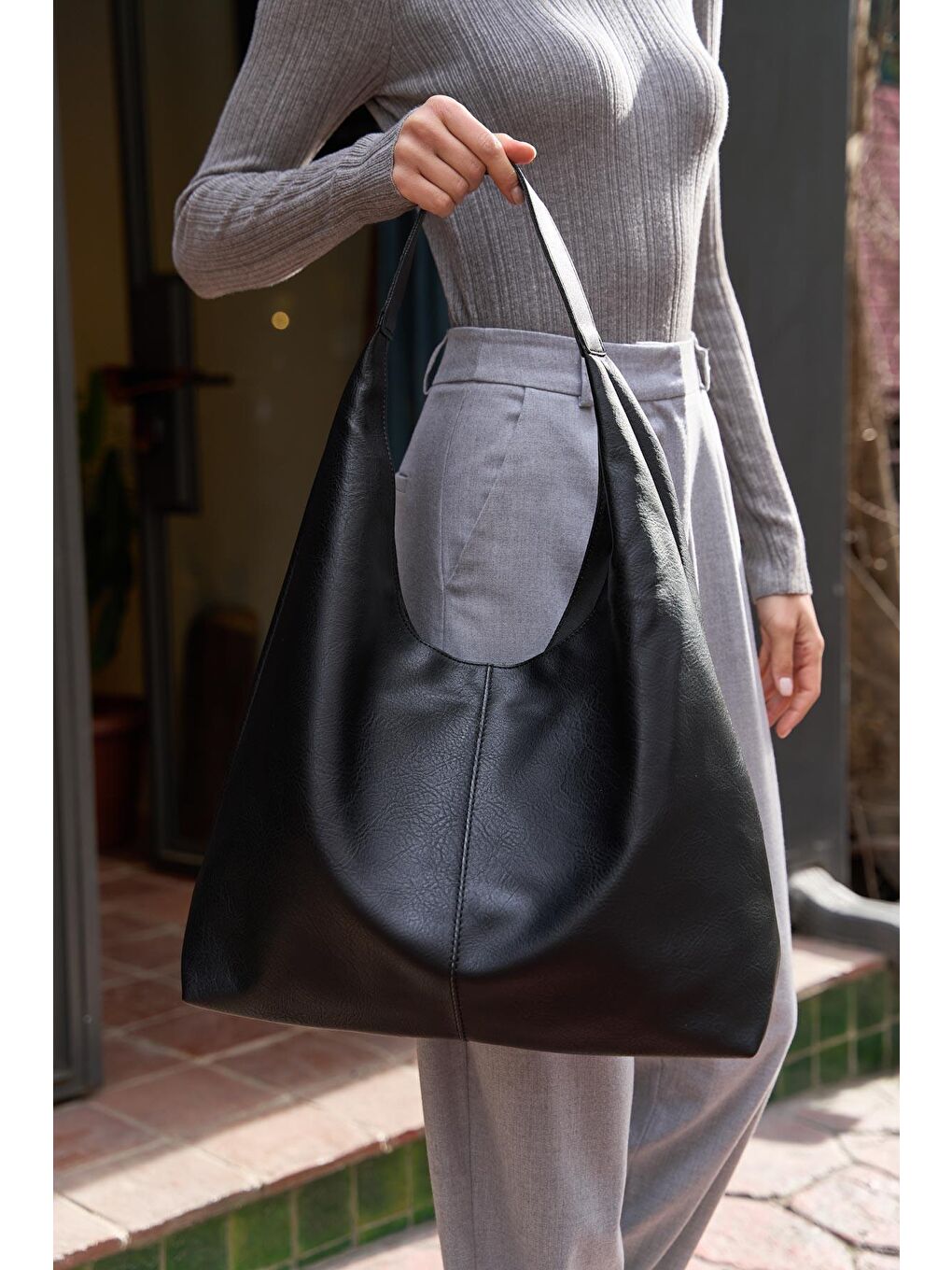 Anett Deri Görünümlü Kısa Saplı Shopper Çanta Siyah-1