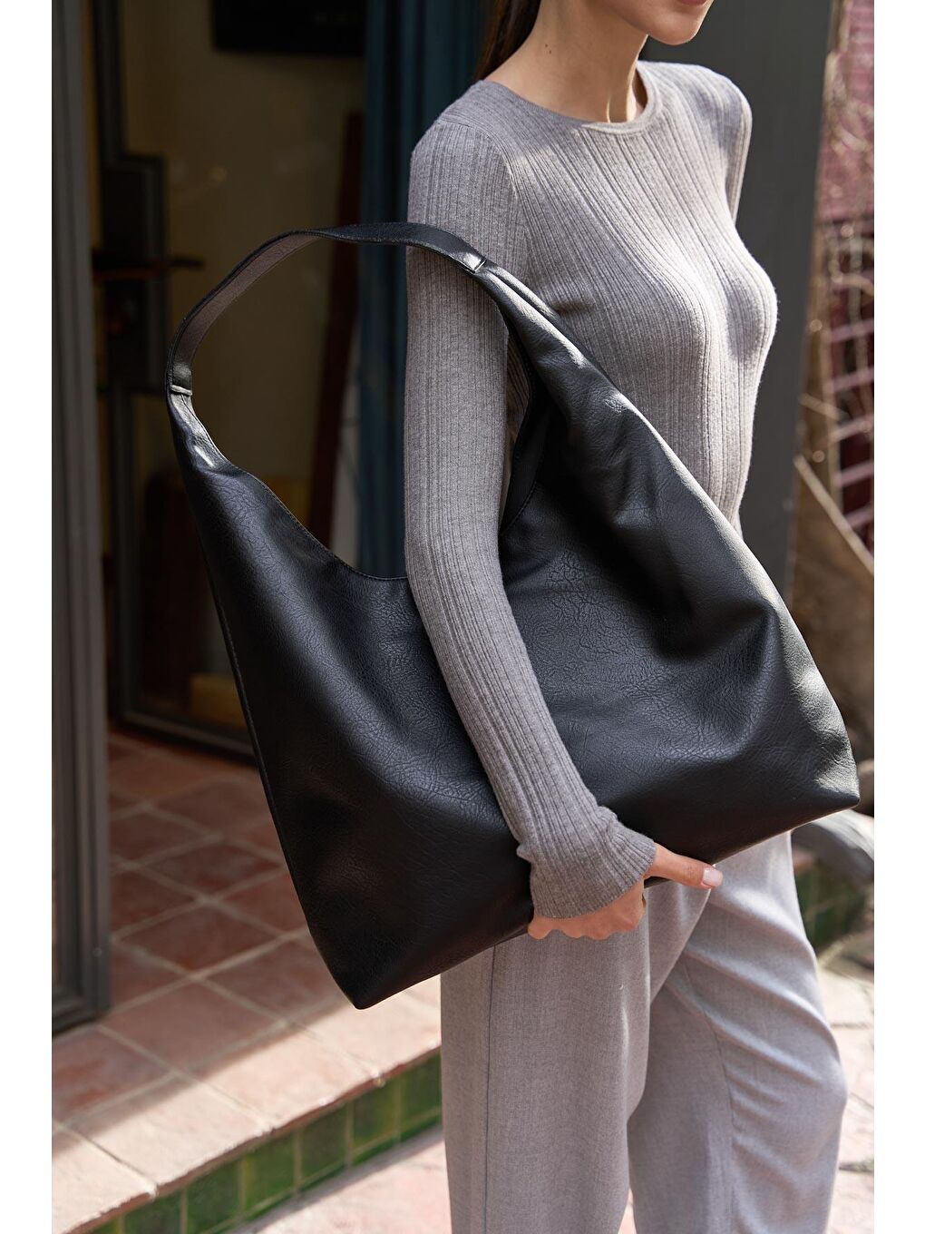 Anett Deri Görünümlü Kısa Saplı Shopper Çanta Siyah-2