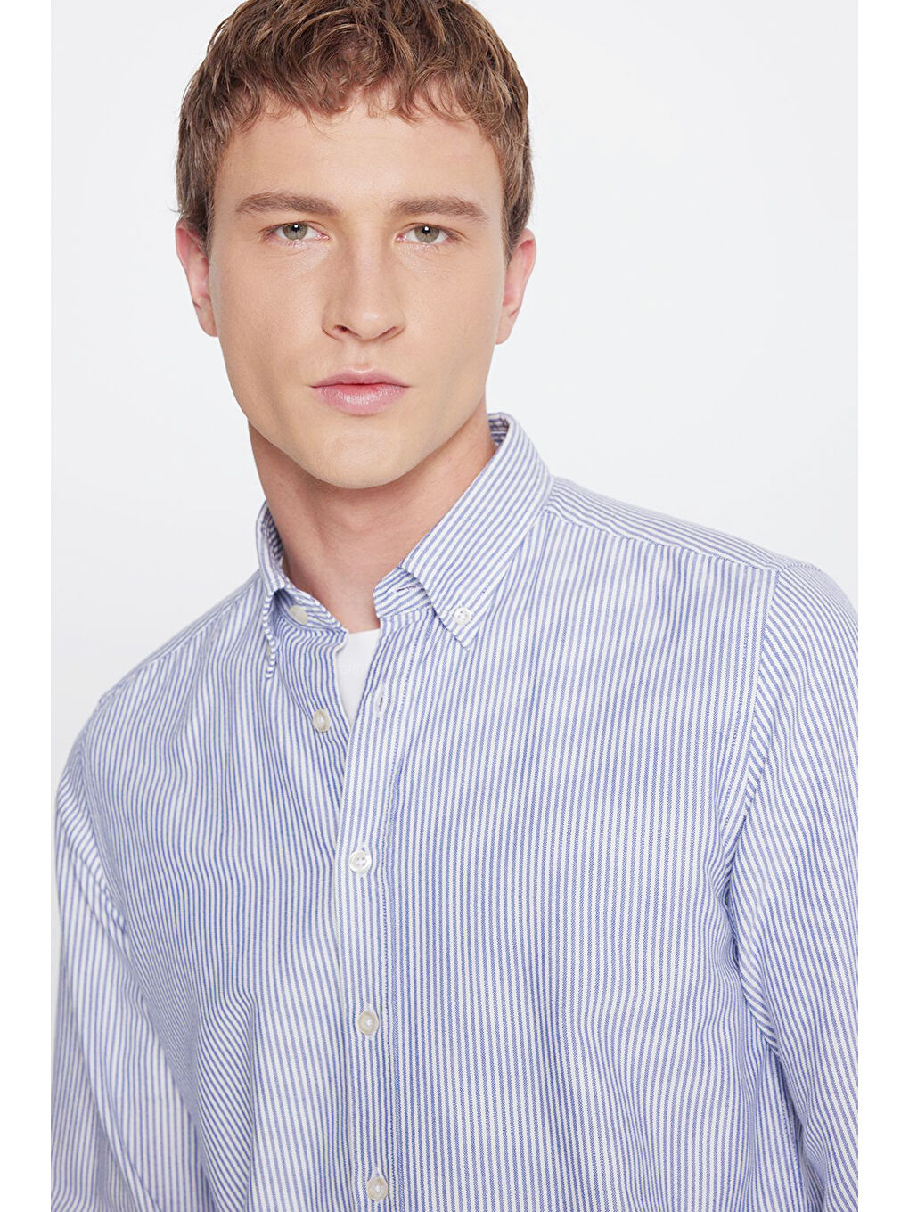 Erkek Beyaz-Lacivert Pamuklu Slim Fit Dar Kesim Düğmeli Yaka Çizgili Gömlek-2