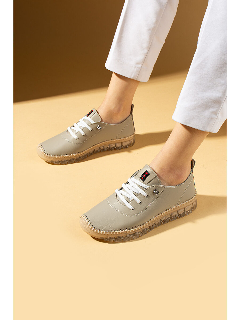 Bej Hakiki Deri Hafif Comfort Taban Lastikli Kadın Spor Ayakkabı 59-680-25