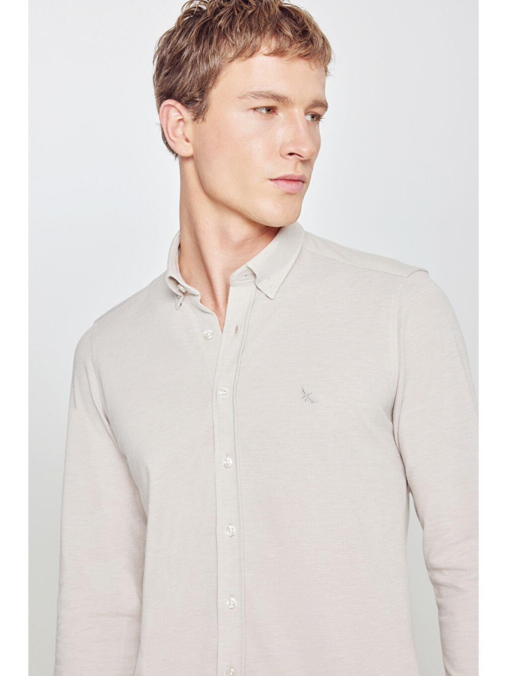 Erkek Bej 360 Her Yöne Esneyen Pamuklu Tailored Slim Fit Dar Kesim Düğmeli Yaka Örme Gömlek-3