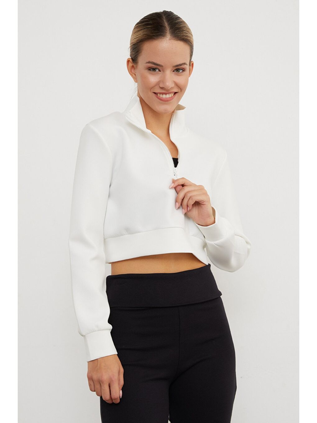 Beyaz Yarım Fermuarlı  Dik Yaka Crop Sweatshirt-2