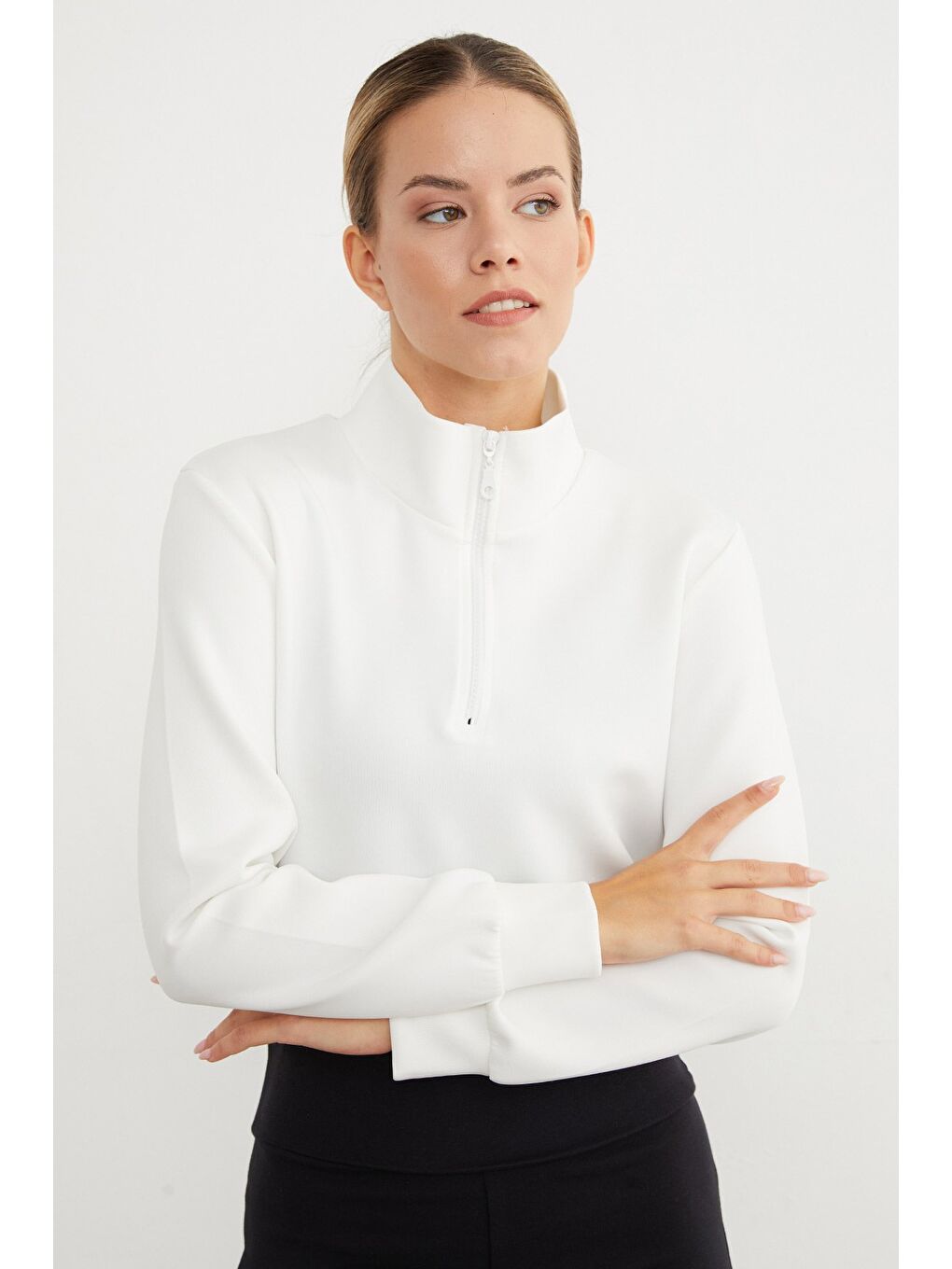 Beyaz Yarım Fermuarlı  Dik Yaka Crop Sweatshirt-3