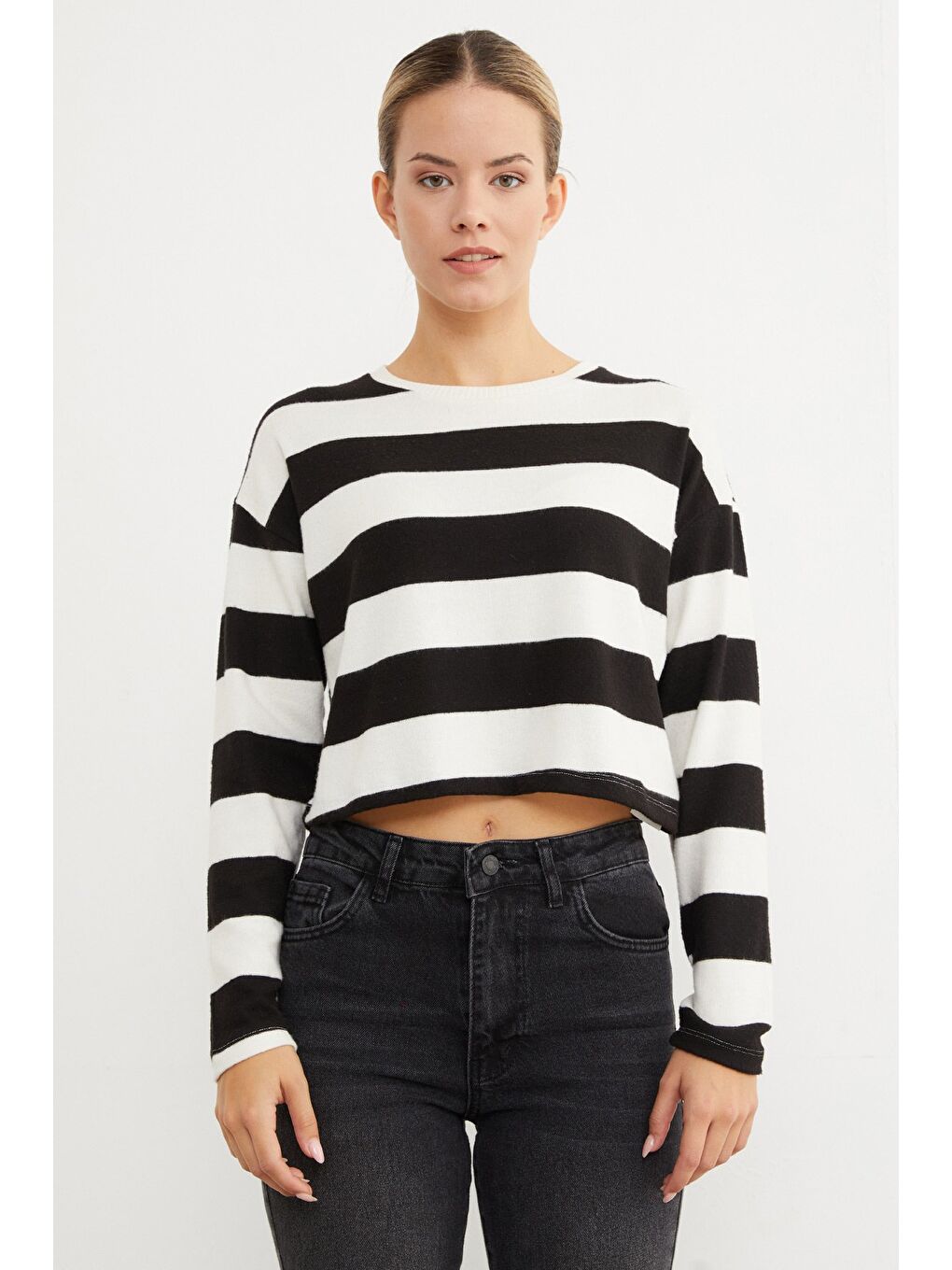 Siyah Çizgili Crop İnce Triko Kazak-1