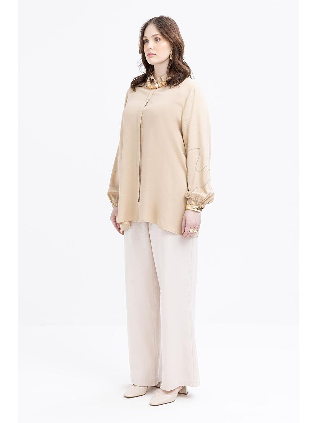 Bej-Zincir Nakışlı Kolu Lastikli Büyük Beden Gömlek-2