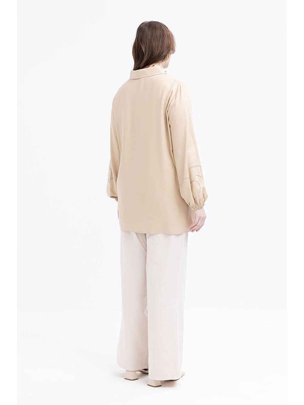 Bej-Zincir Nakışlı Kolu Lastikli Büyük Beden Gömlek-3