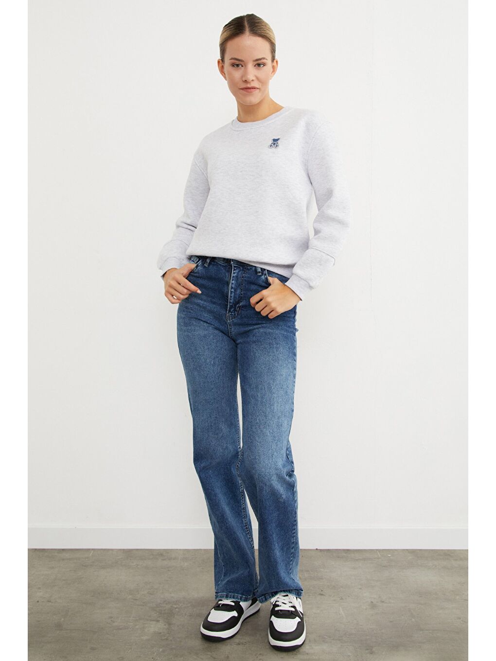 Gri 3 İplik Taş İşlemeli Ayıcık Nakışlı Sweatshirt-1