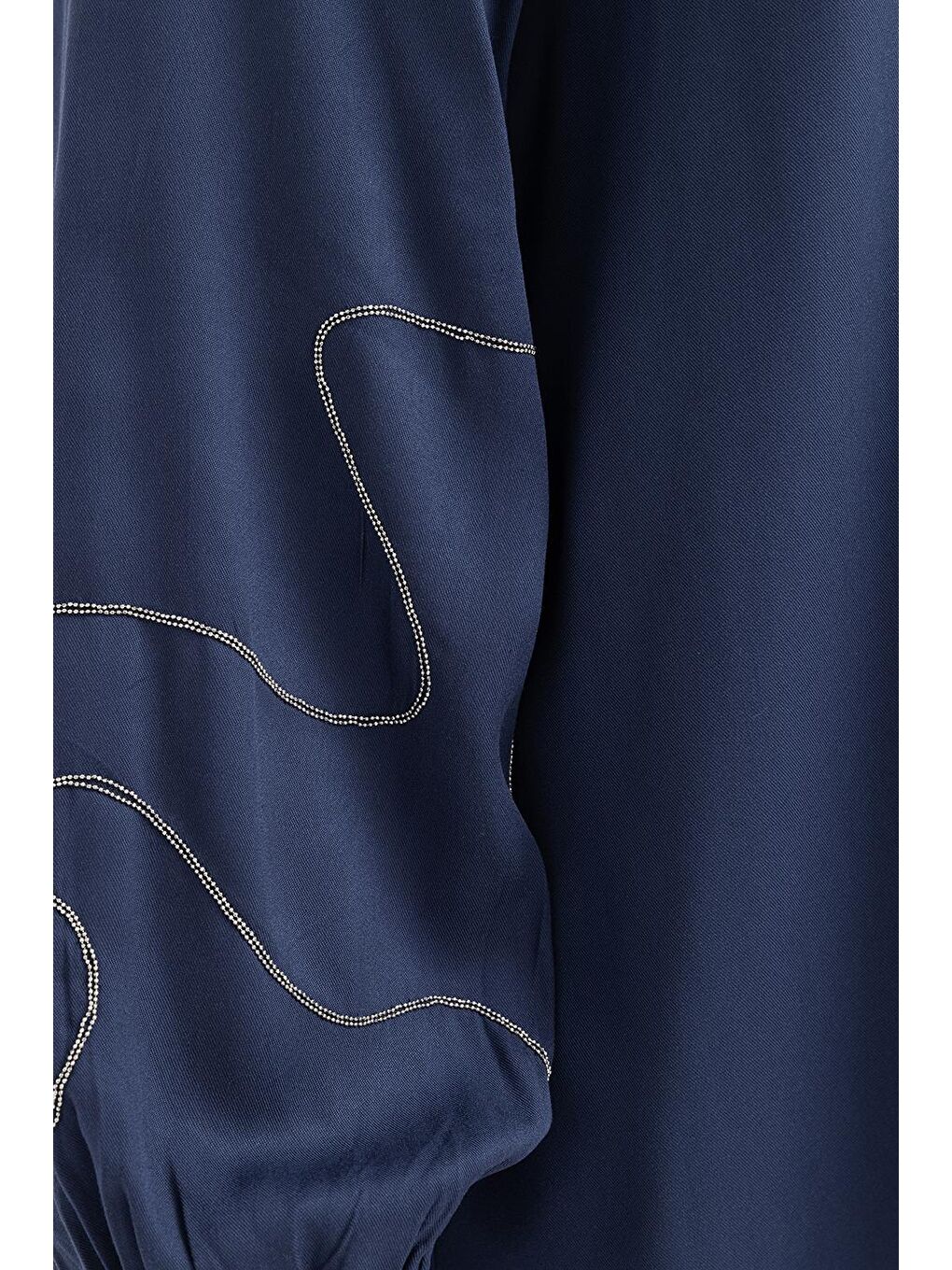 Beyaz İndigo-Zincir Nakışlı Kolu Lastikli Büyük Beden Gömlek-4