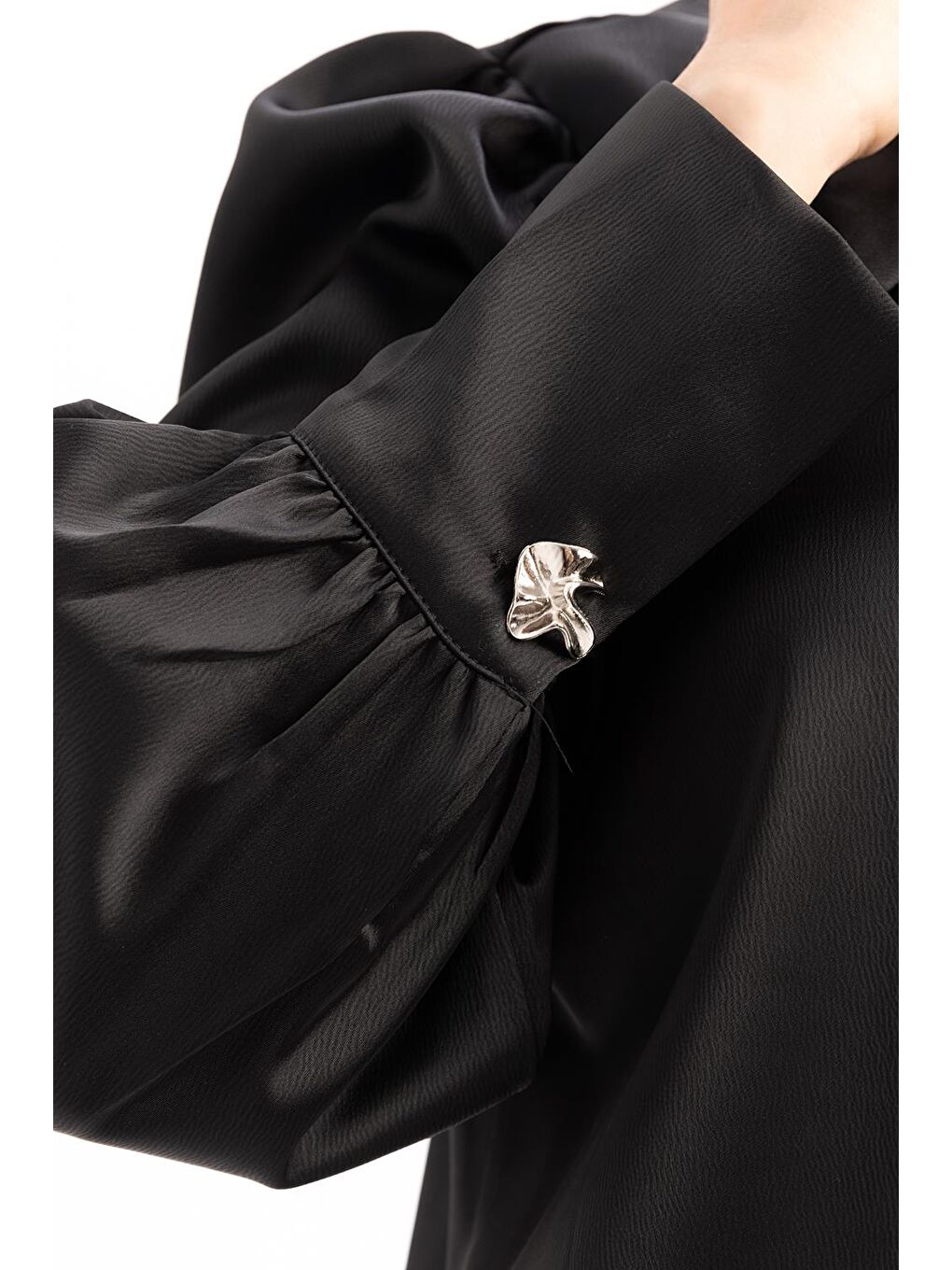 Siyah-Kol Büzgülü Düğmeli Gömlek-4