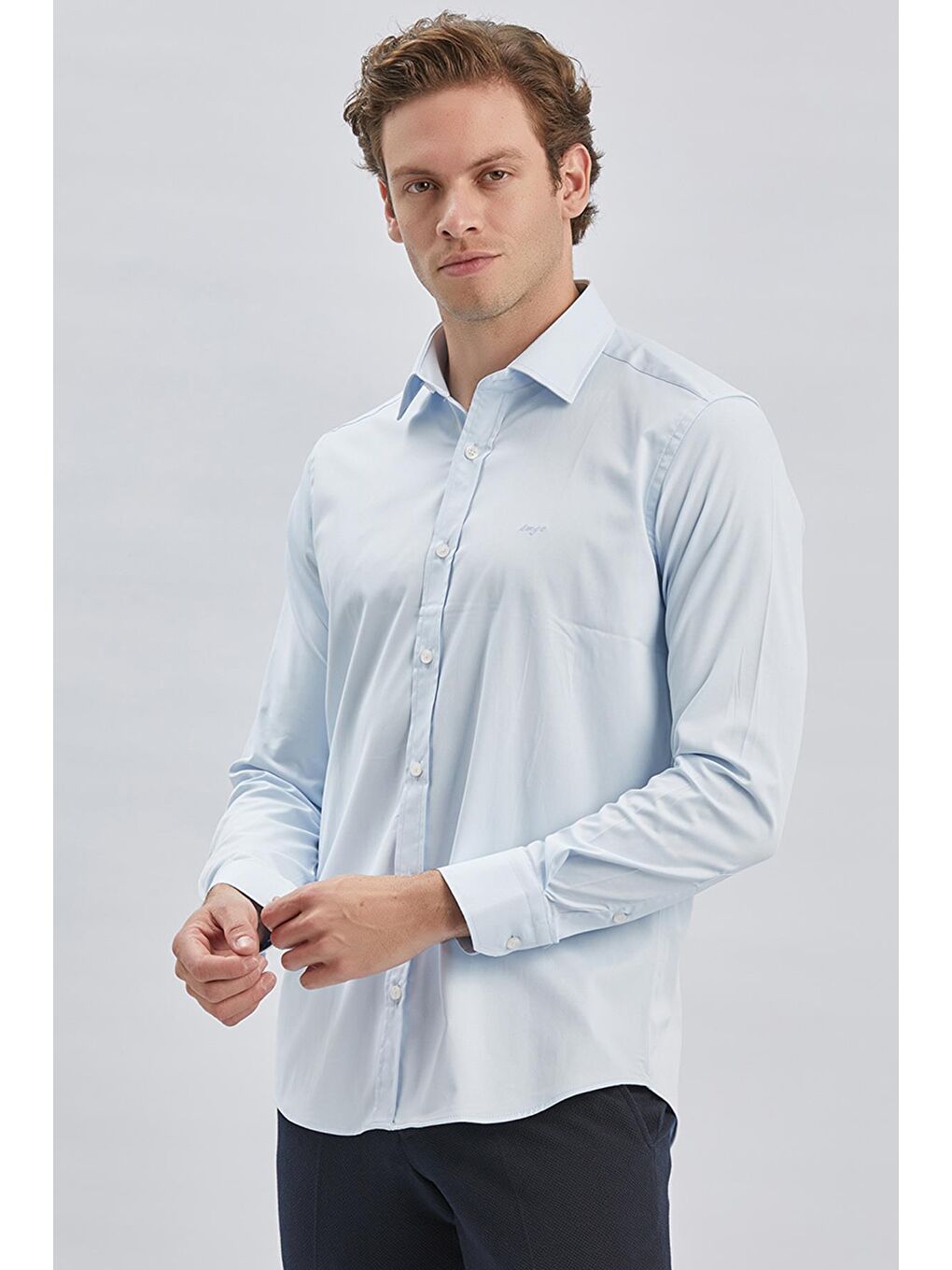 Koyu Mavi Uzun Kollu Sert Yaka Cepsiz Pamuklu Elastanlı Klasik Slim Fit Dar Kesim Gömlek 1004240234-4