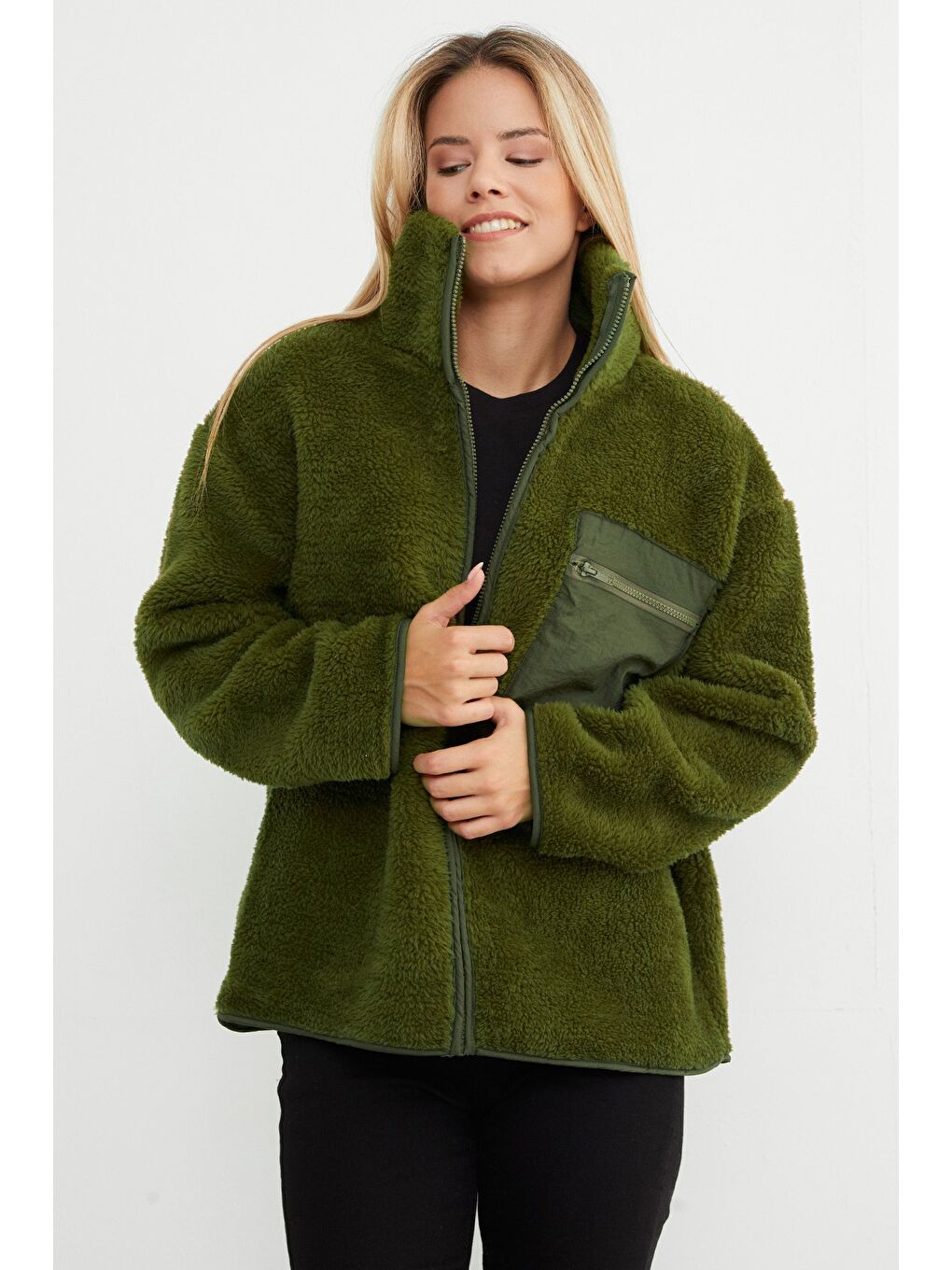 Haki Fermuarlı Tek Cepli Dik Yaka Pelüş Mont-4