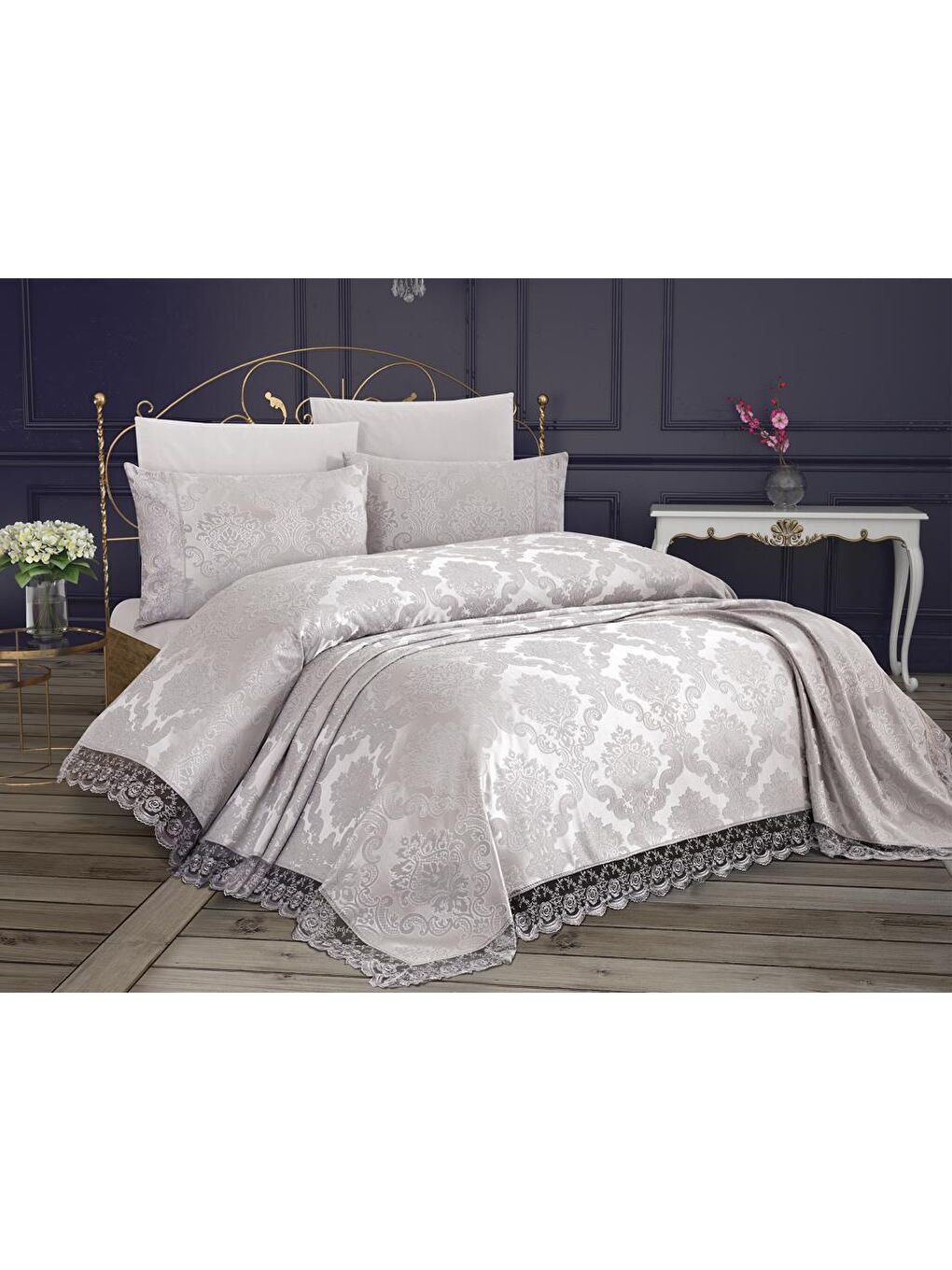 Karışık Fransız Dantelli Kure Yatak Örtüsü Gri
