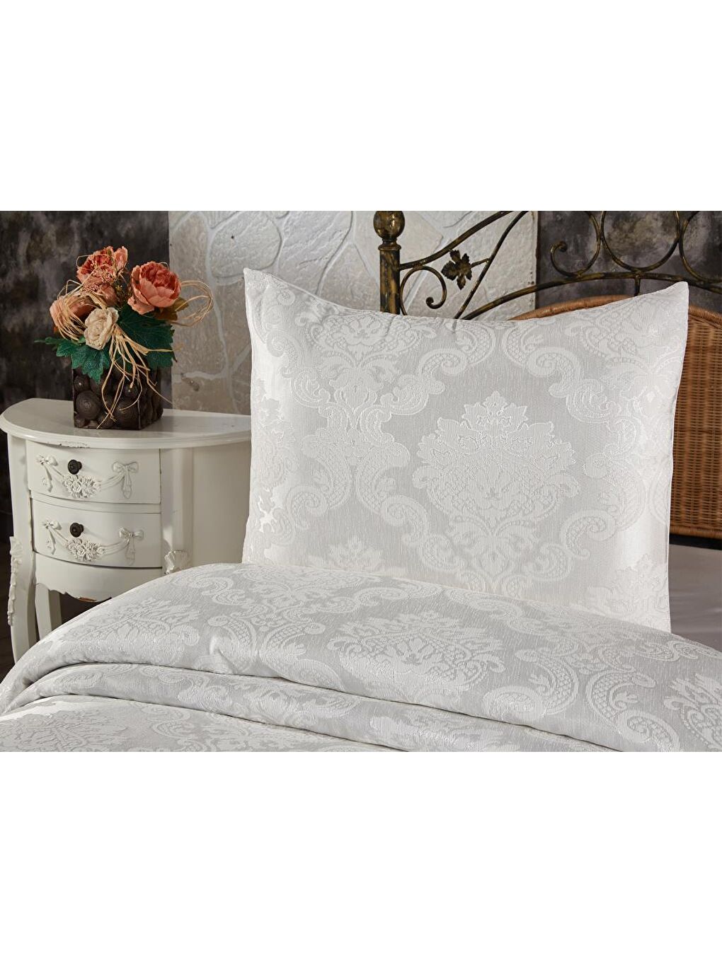 Karışık Busem Jakarlı Şönil Tek Kişilik Yatak Örtüsü Krem-1