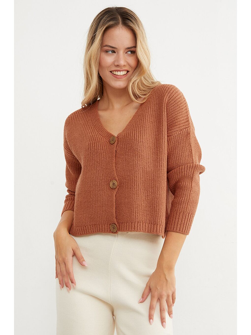 Kahverengi Düğmeli V Yaka Triko Hırka-3