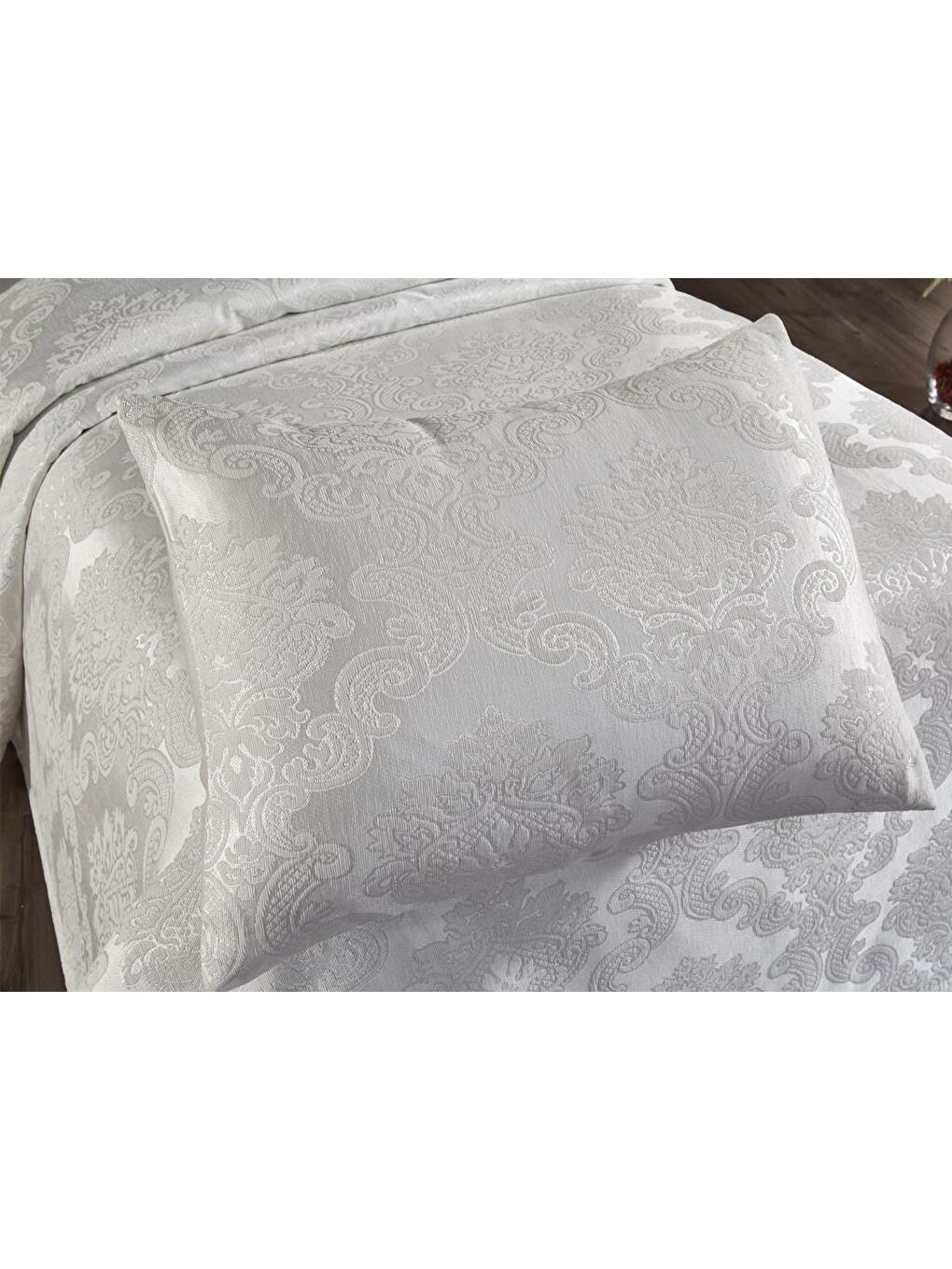 Karışık Busem Jakarlı Şönil Tek Kişilik Yatak Örtüsü Krem-2