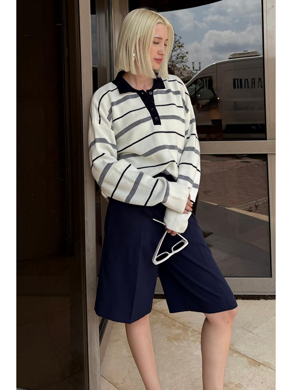 Beyaz Kemik Rengi Çizgili Polo Yaka Kadın Kazak Mg2476-9