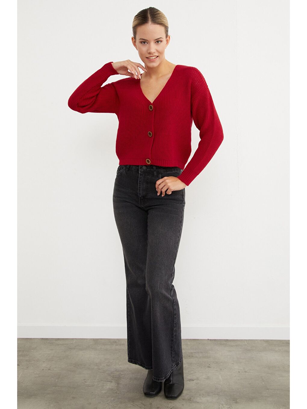 Kırmızı Düğmeli V Yaka Triko Hırka-2