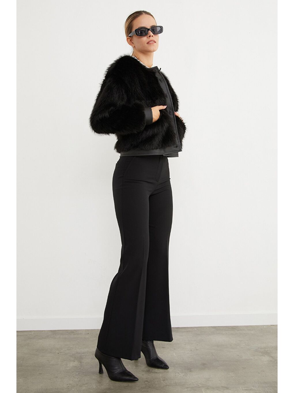 Siyah Düğmeli Deri Detaylı Suni Kürk Ceket-2