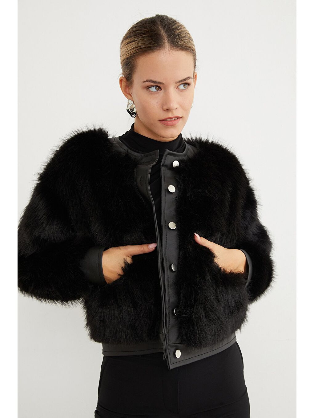 Siyah Düğmeli Deri Detaylı Suni Kürk Ceket-4