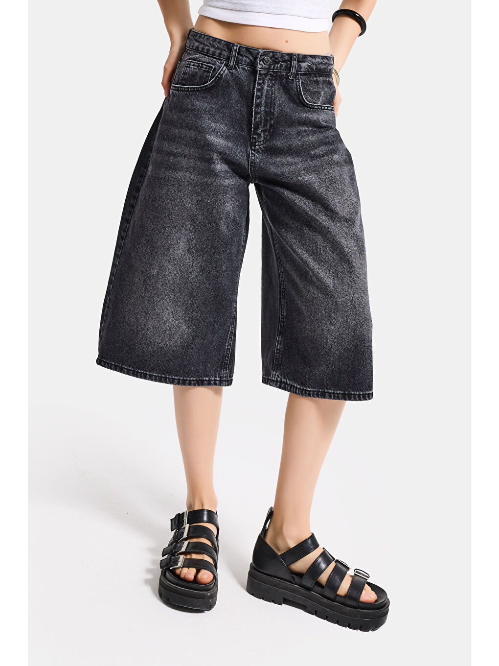 Gri Kadın Koyu Füme 2s6-1 Maxi Süper Baggy Fit Bermuda Denim Şort
