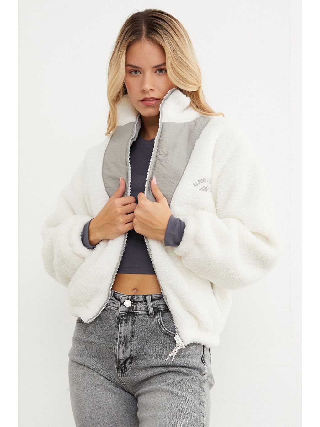 Gri Yazı Nakışlı Fleto Cepli Dik Yaka Pelüş Mont-3