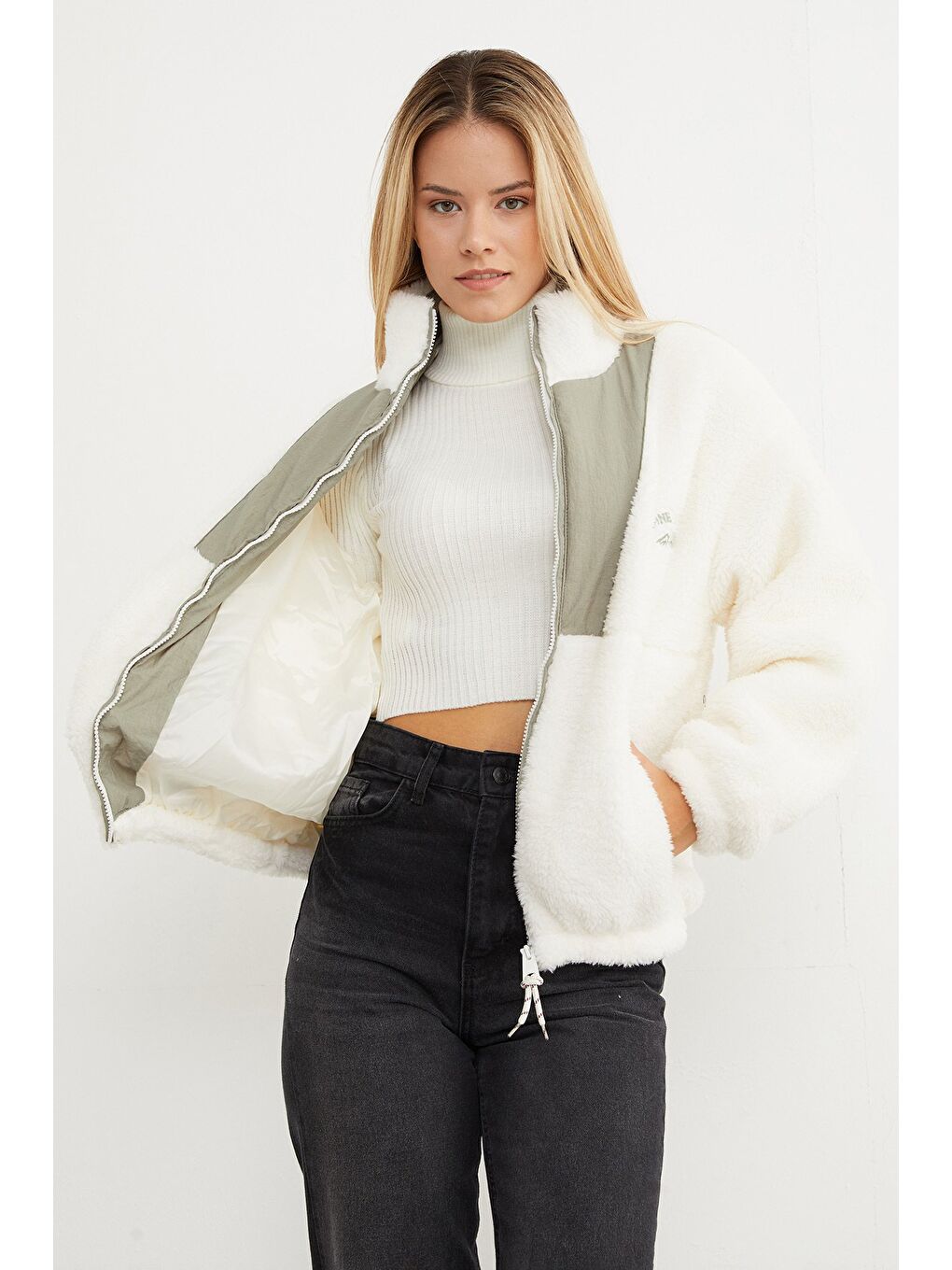 Haki Yazı Nakışlı Fleto Cepli Dik Yaka Pelüş Mont-2