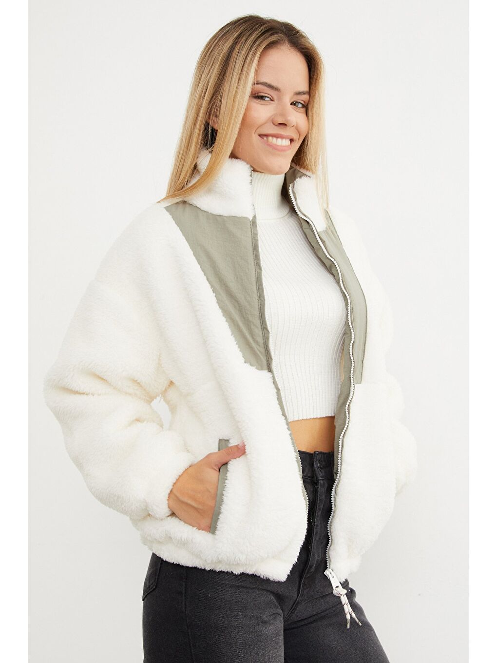 Haki Yazı Nakışlı Fleto Cepli Dik Yaka Pelüş Mont-3