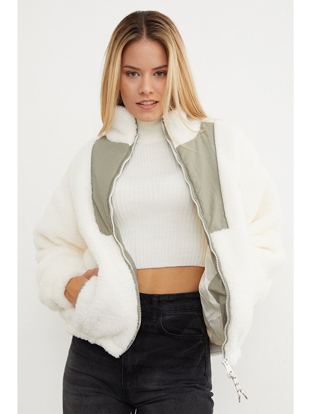 Haki Yazı Nakışlı Fleto Cepli Dik Yaka Pelüş Mont-4