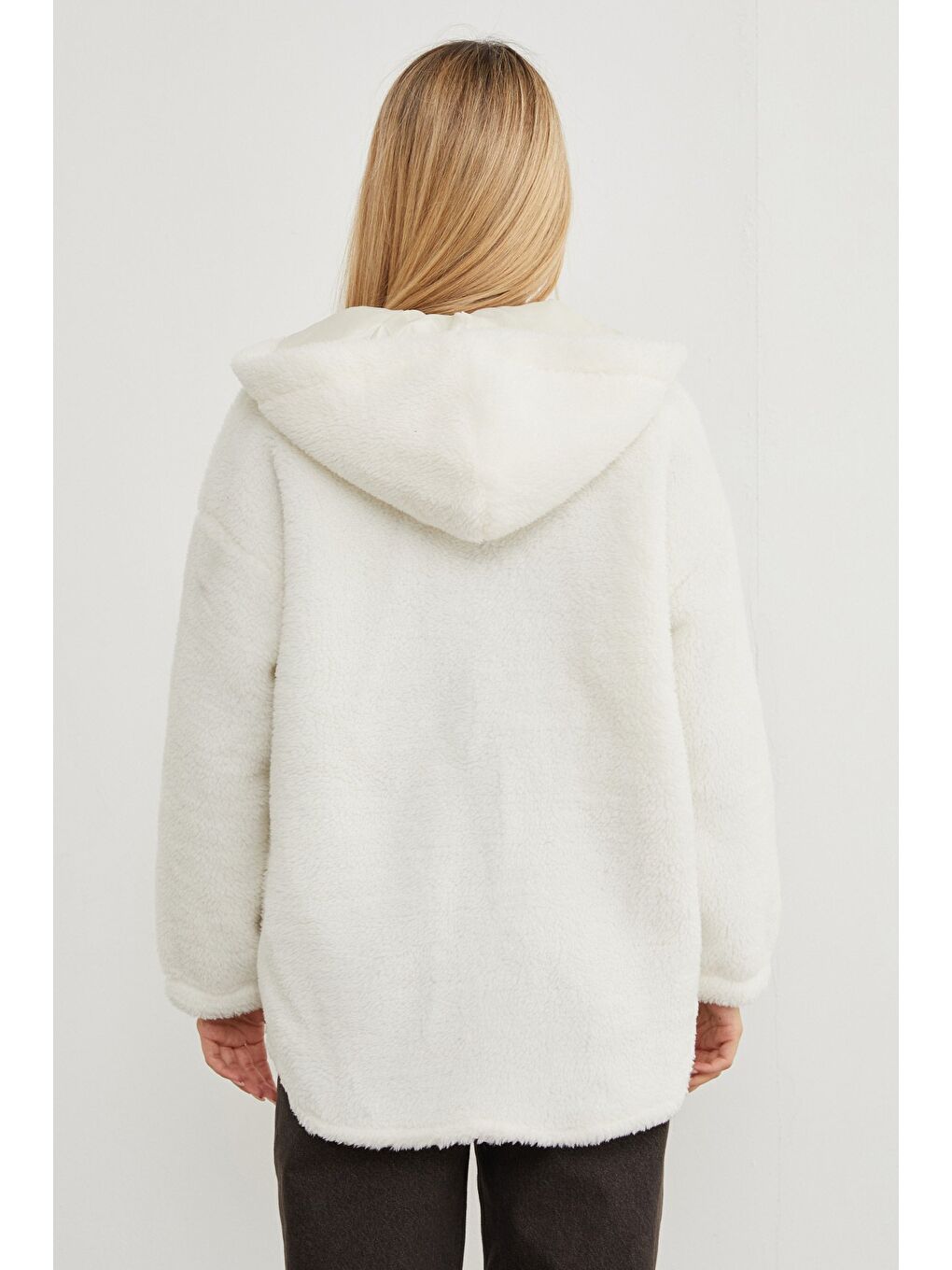 Ekru Yazı Nakışlı Fleto Cepli Kapüşonlu Pelüş Mont-3