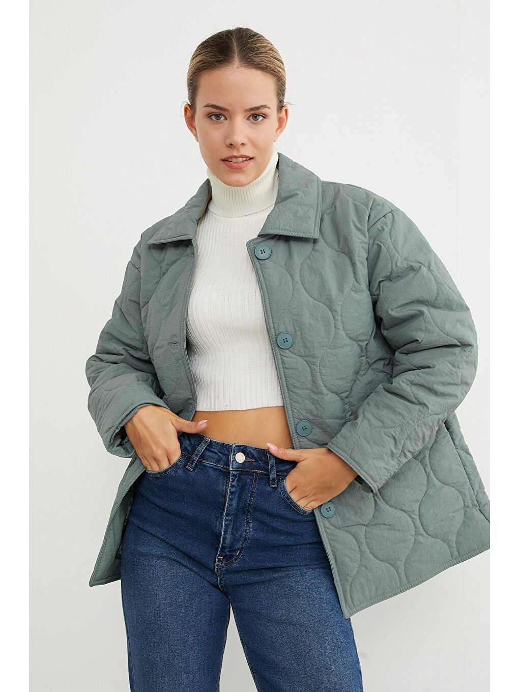 Haki Su Yolu Desenli Kapitone Oversize Düğmeli Mont-1