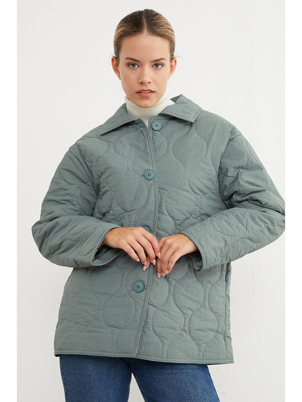 Haki Su Yolu Desenli Kapitone Oversize Düğmeli Mont-2