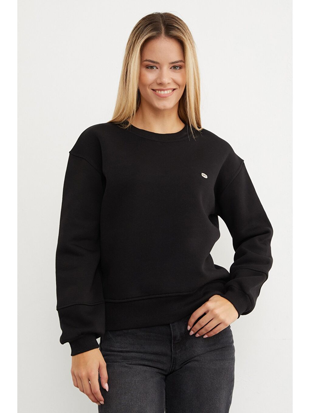 Siyah 3 İplik Metal Aksesuar Detaylı Sweatshirt-1