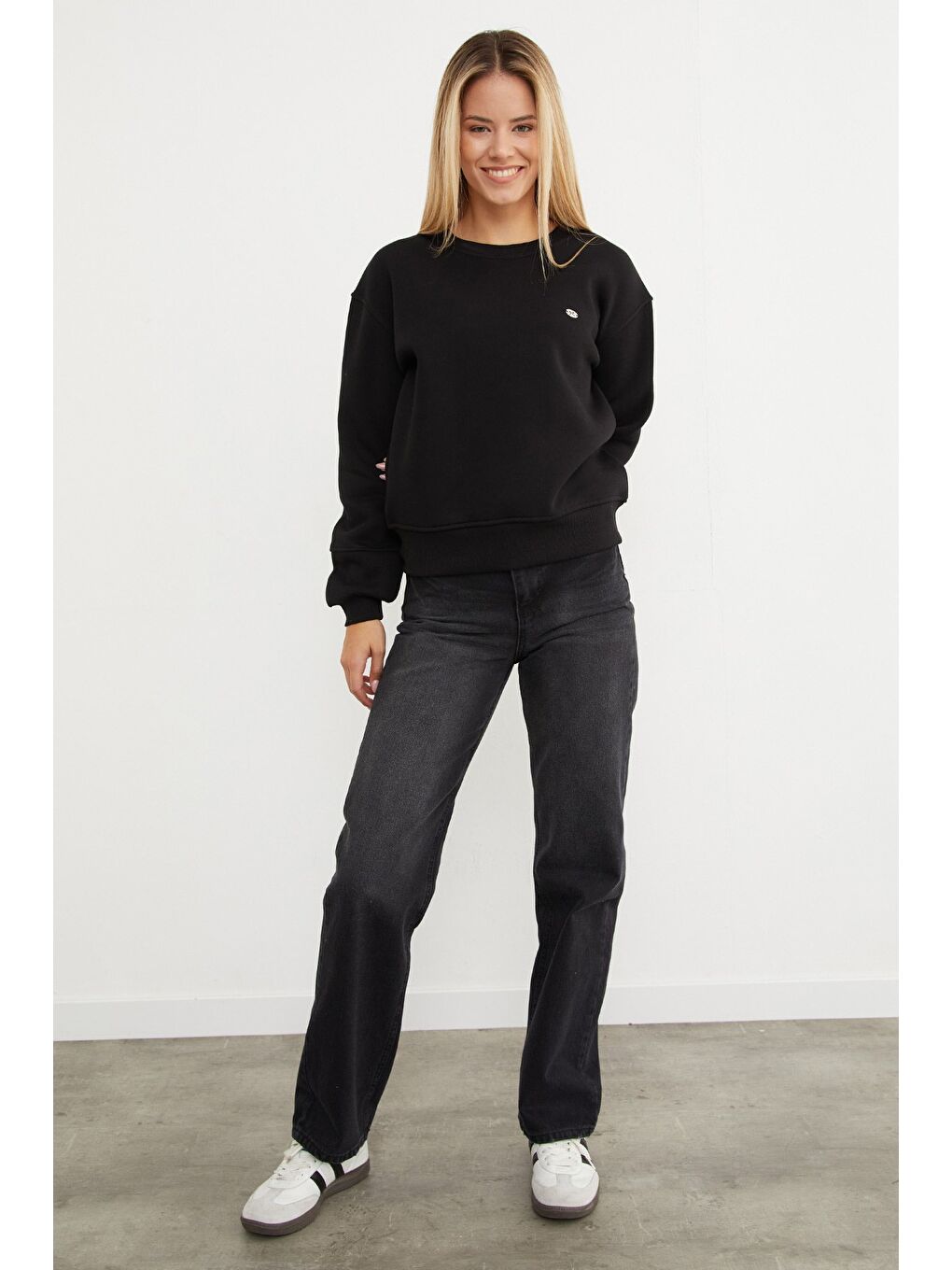 Siyah 3 İplik Metal Aksesuar Detaylı Sweatshirt-3