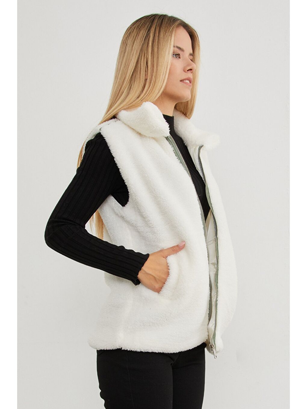 Haki Polo Yaka Fermuarlı Pelüş Yelek-1