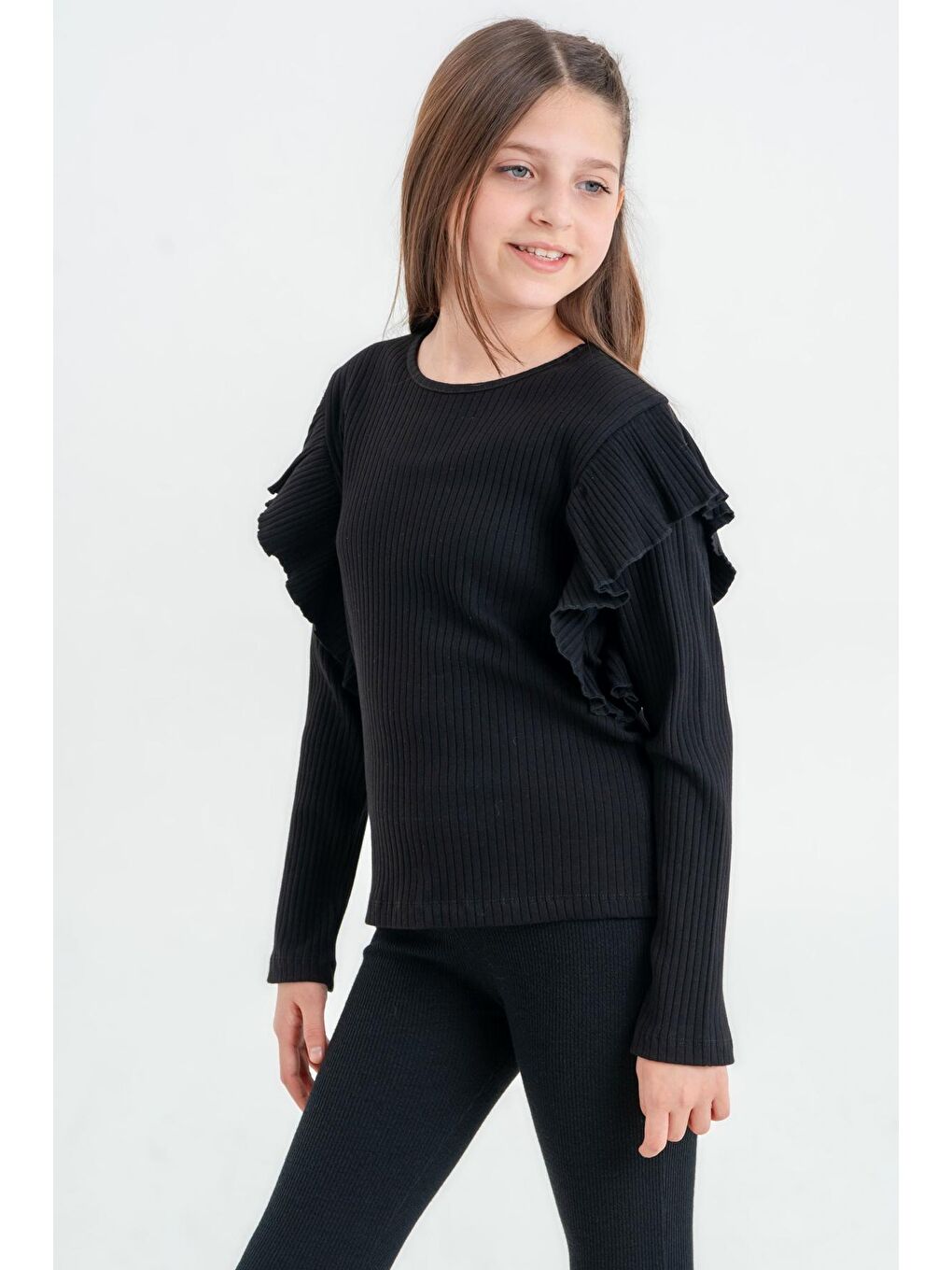 Kız Çocuk Siyah Fırfırlı 4-12 Yaş Sweatshirt - 23329-1-2