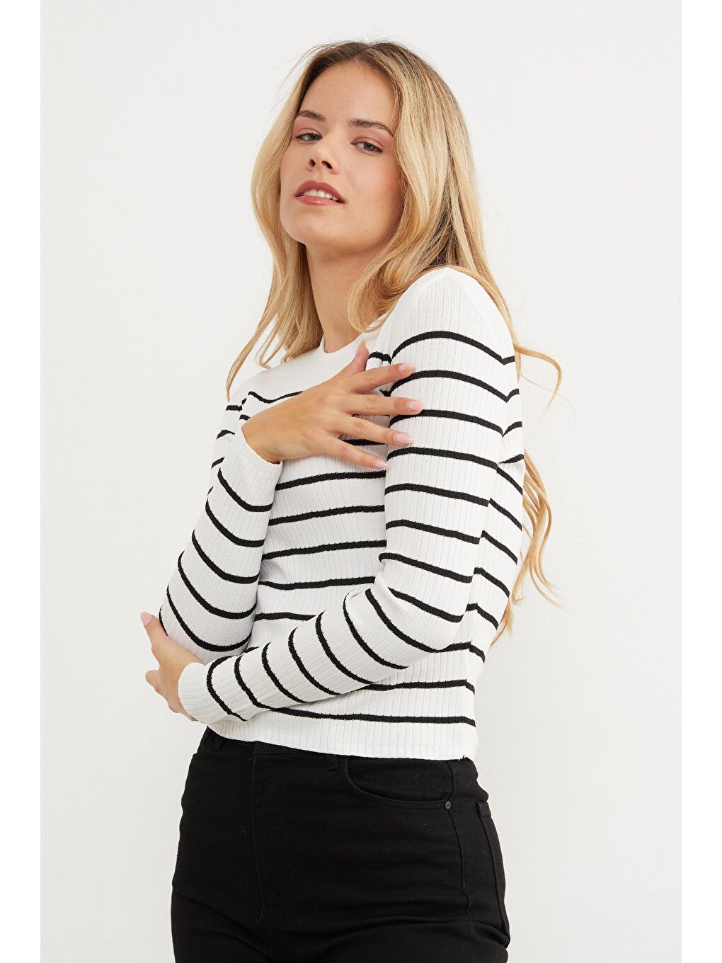 Beyaz Fitilli Çizgili Triko Kazak-4