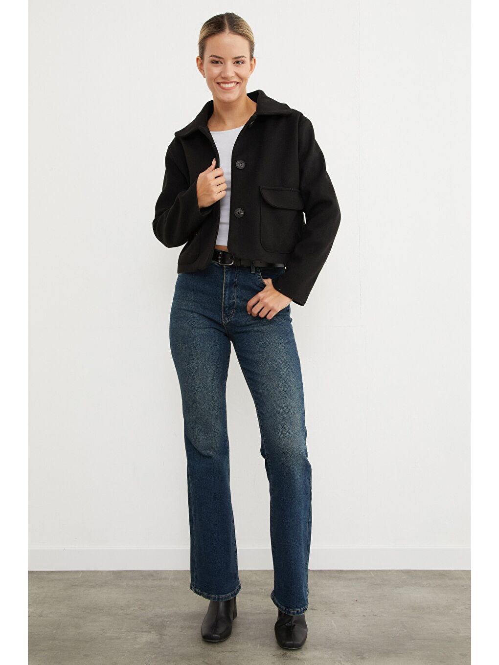 Siyah Düğmeli Cepli Kısa Kaşe Kaban-2