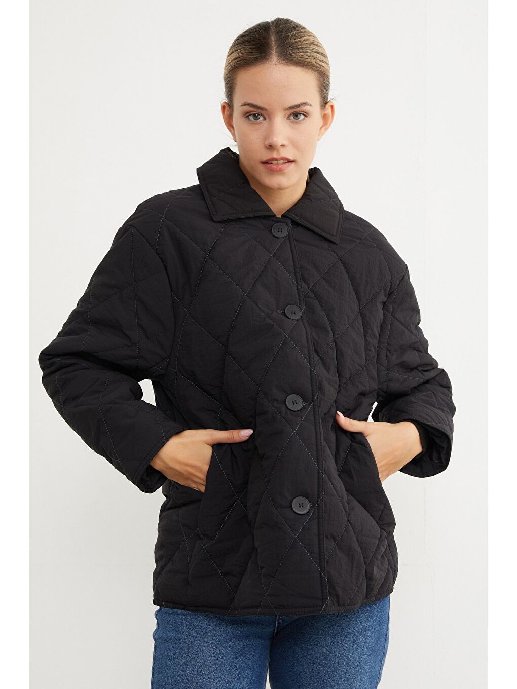 Siyah Baklava Desen Kapitone Oversize Düğmeli Mont-3