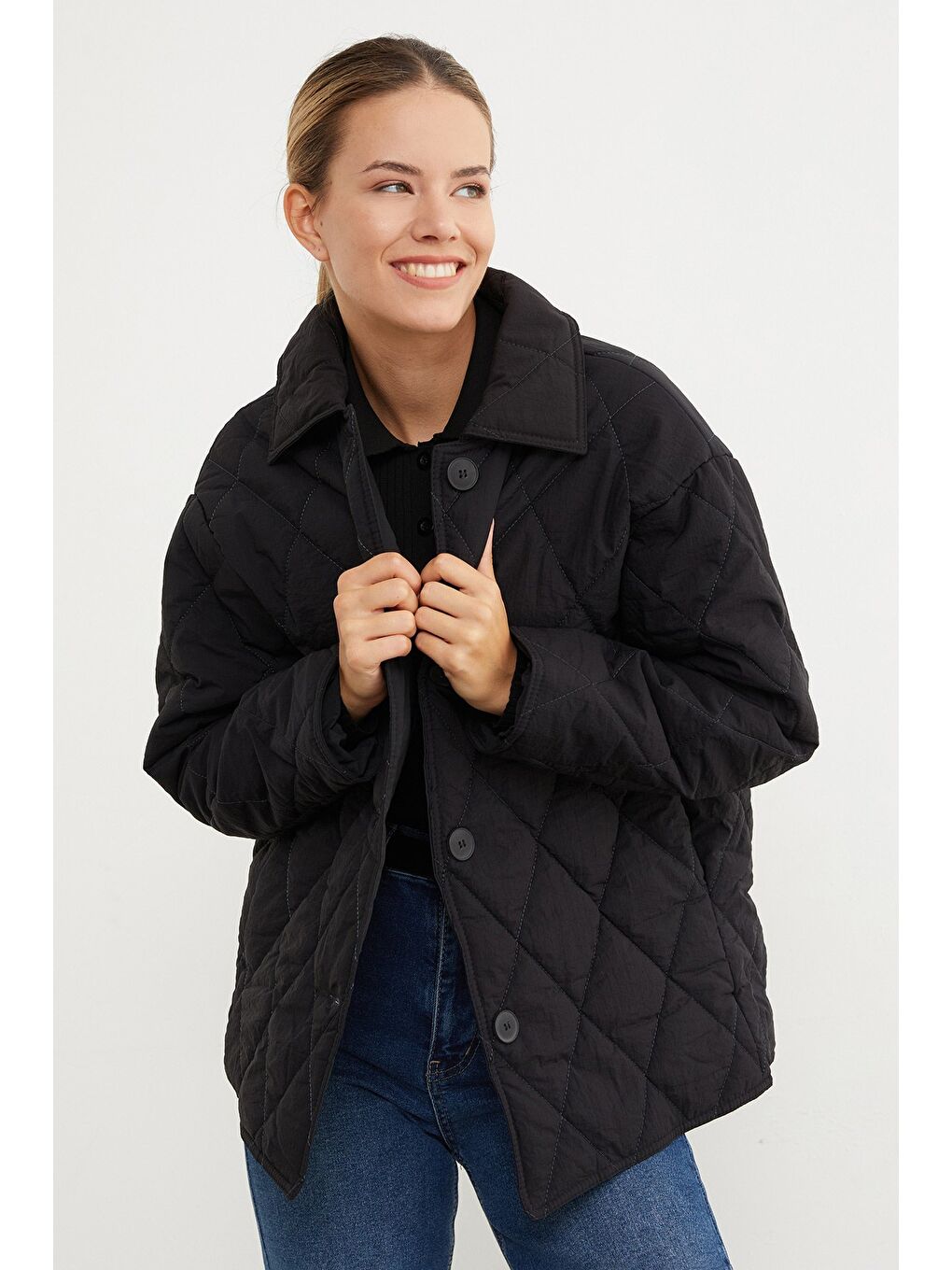 Siyah Baklava Desen Kapitone Oversize Düğmeli Mont