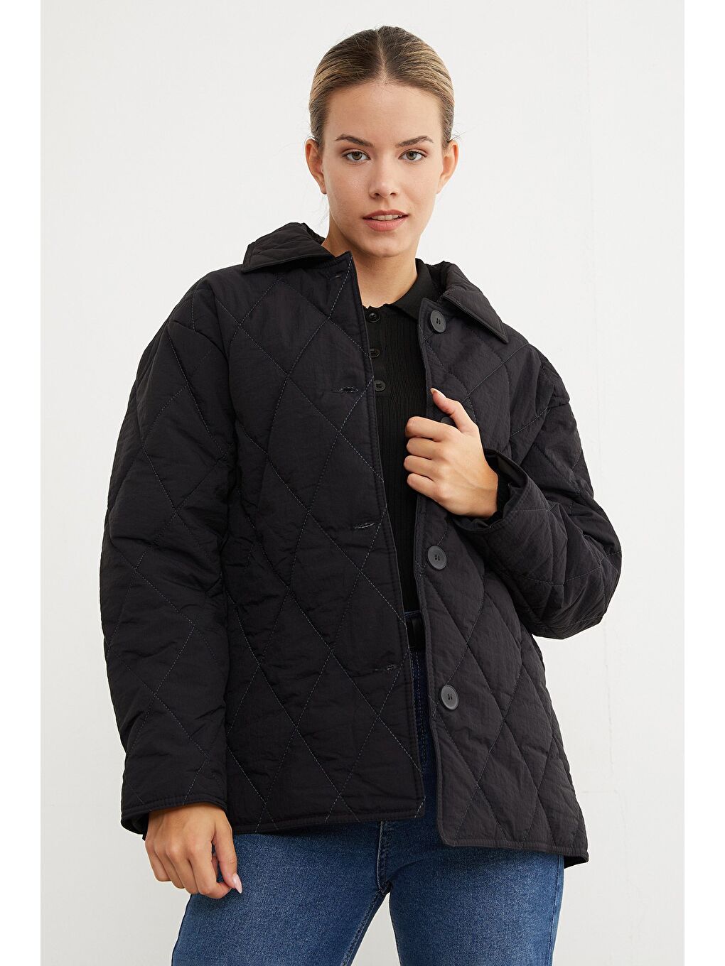 Siyah Baklava Desen Kapitone Oversize Düğmeli Mont-4