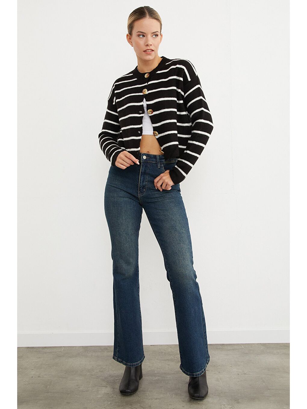 Siyah Çizgili Düğmeli Triko Hırka-2