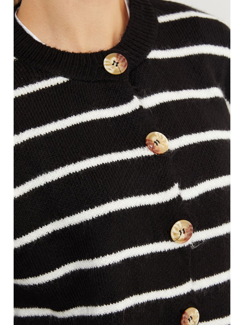 Siyah Çizgili Düğmeli Triko Hırka-4