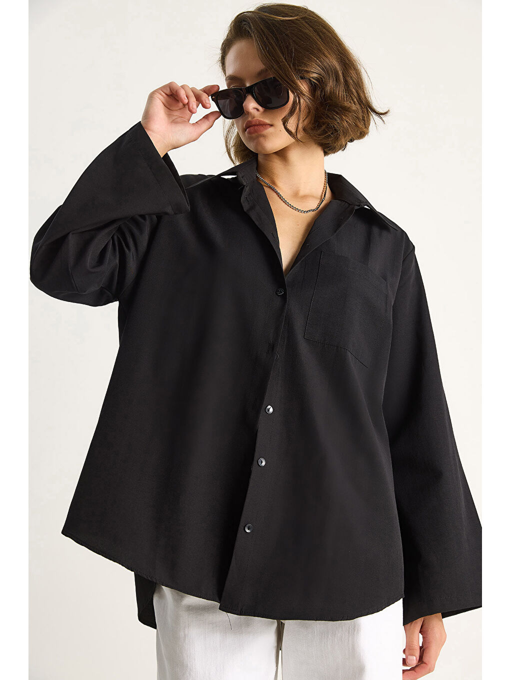 Siyah Kadın Geniş Kollu Tek Cep Detaylı Oversize Basic Poplin Gömlek-2