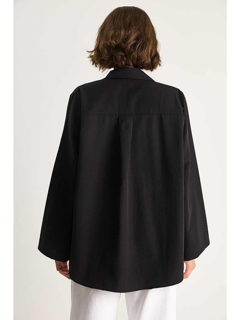 Siyah Kadın Geniş Kollu Tek Cep Detaylı Oversize Basic Poplin Gömlek-4